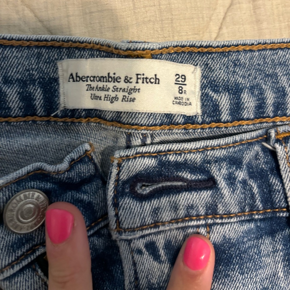 Abercrombie straight ultra high rise size 29!